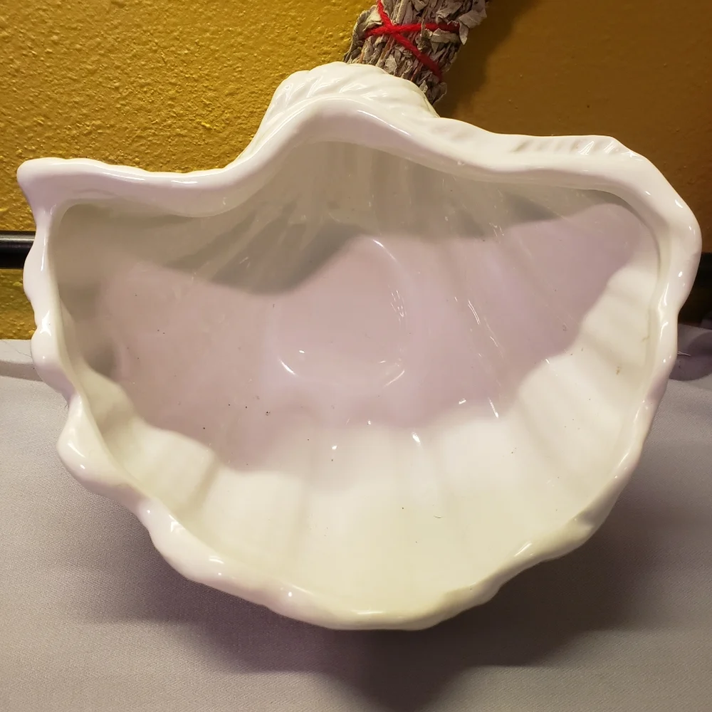 Vtg  White Ceramic Shell Great For Bathroom Sponge